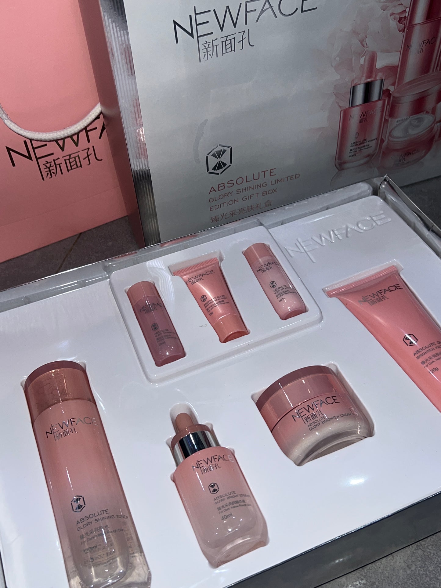 New Face® ABSOLUTE GLORY SHINING LIMITED EDITION GIFT BOX