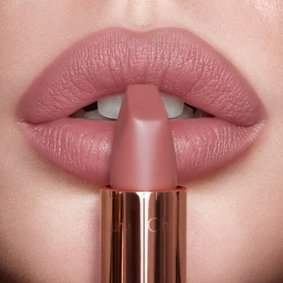 Charlotte Tilbury
Matte Revolution Hydrating Lipstick